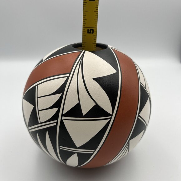 Vintage Mexican Isleta Pueblo Polychrome Pottery Seed Pot Artist E. Montoya - Picture 7 of 11